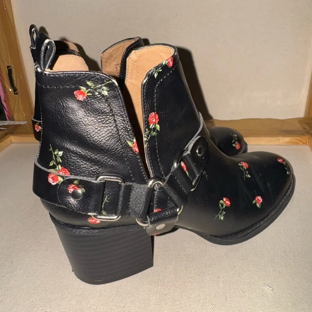 Madden girl ankle boots 5.5